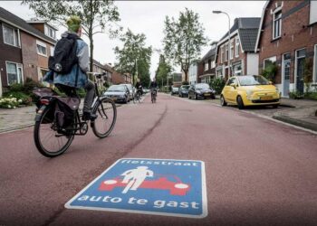de Volkskrant. (2018). Fietsers winnen de auto-oorlog – waarom dan nog altijd zo agressief? [Fotografia]. Volkskrant.nl. https://www.volkskrant.nl/